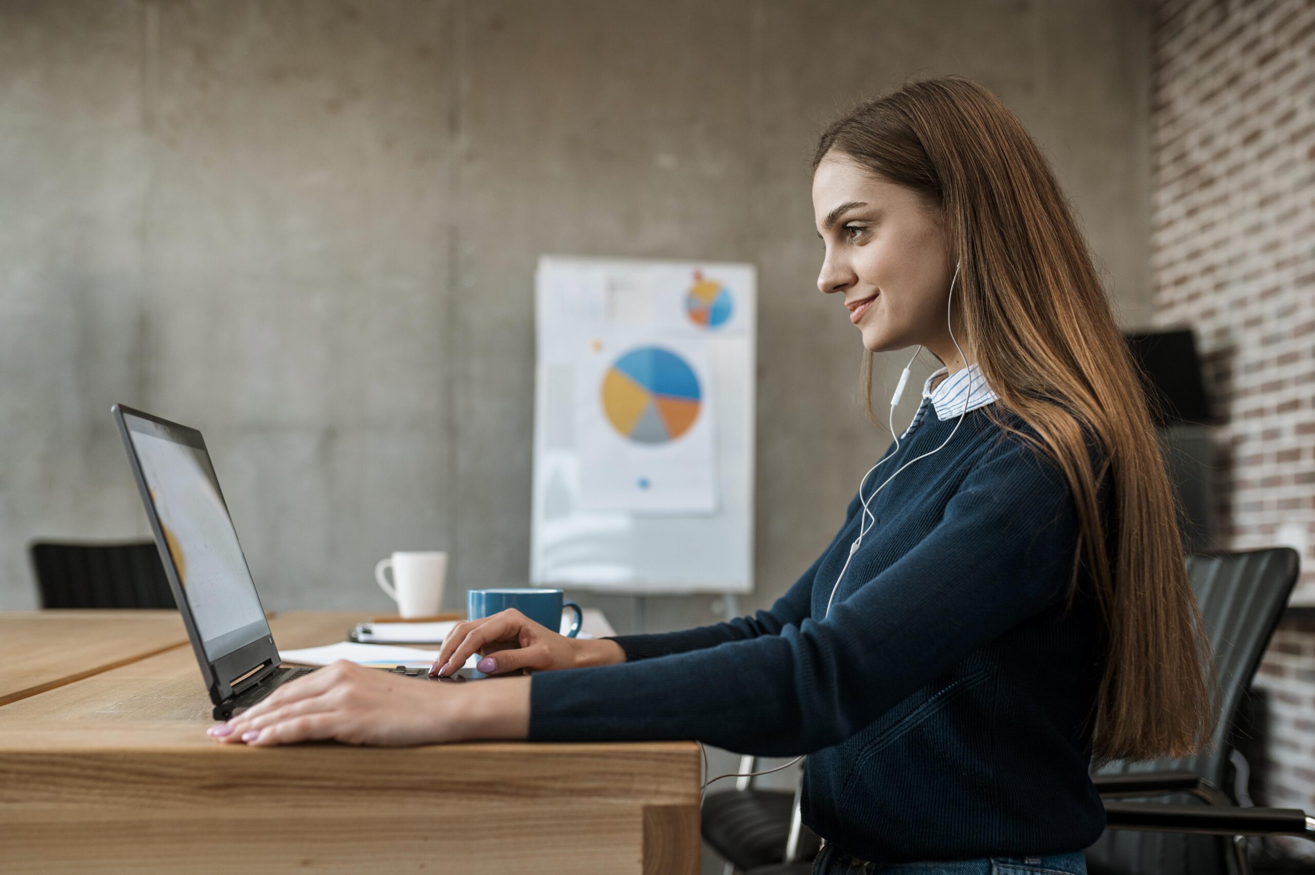 side-view-smiley-woman-with-laptop-preparing-meeting